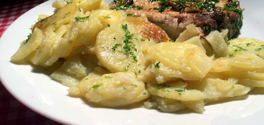 Patatas al ajo cabañil: Poteter i sørspansk hvitløksaus