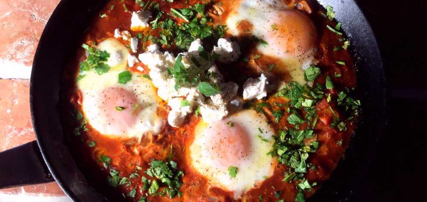 Sjaksjoka: Posjerte egg i tomatsaus på tunisisk vis